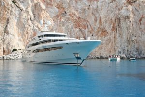 7 equipment and gadgets to equip a luxury yacht
